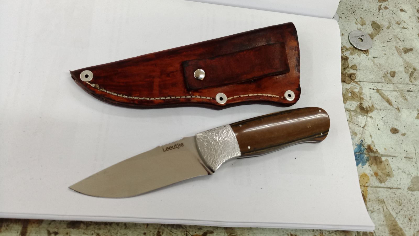 Finished fixed blade knife with leather sheath